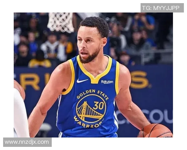 大秀进攻技巧！库里上半场10中4得12分1板2助1帽 三分5中2