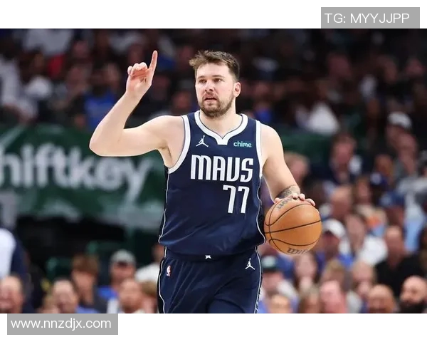 东契奇后撤步三分命中 怒吼庆祝