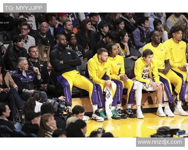 泰伦-卢：这么早让核心打背靠背挺危险 现在没到评估阵容真实实力的阶段