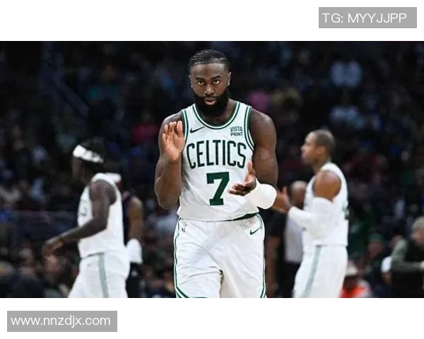 稳定火力点！杰伦-布朗半场13中6砍并列全队最高14分